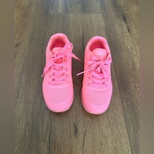 Sketchers, air-cooled memory foam, neon pink size US size 13. (Girls).